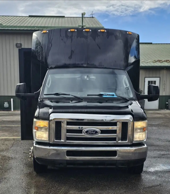 2016 Ford E-450 Limo Bus