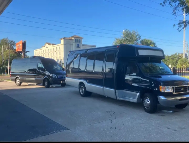 2003 Ford E-450 Shuttle Bus