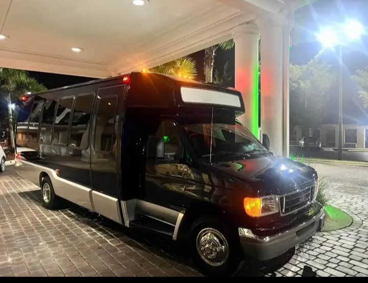 2003 Ford E-450 Shuttle Bus