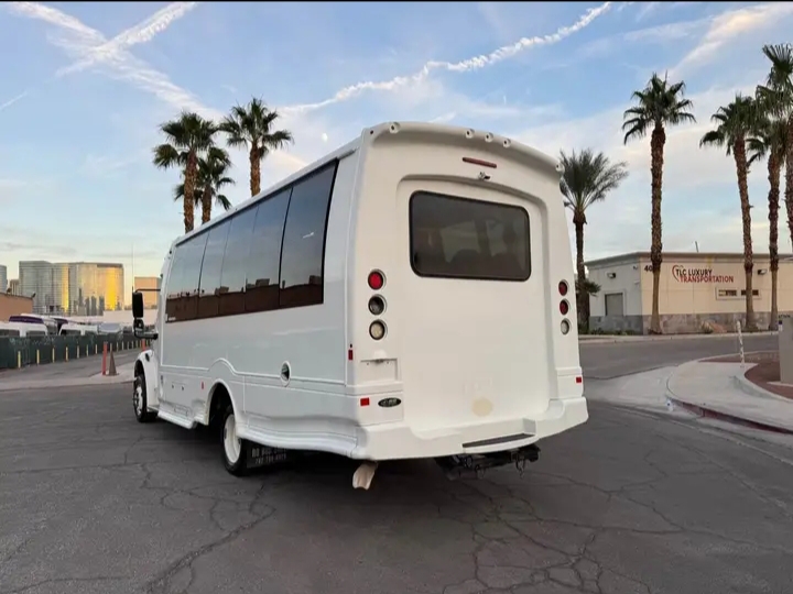2018 Freightliner S2C Shuttle Bus