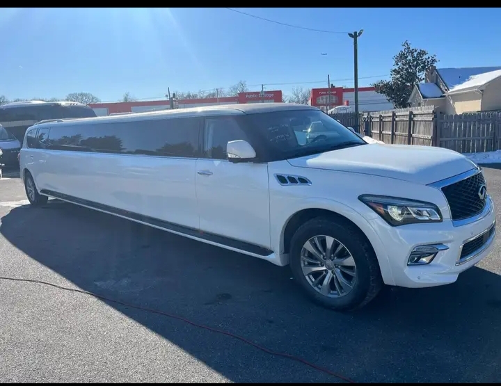 2015 Infiniti QX80 Limousine