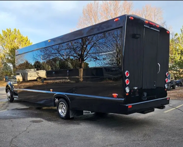 2015 Ford F-550 Limo Bus