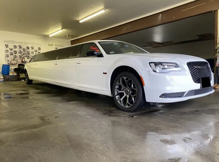2018 Chrysler 300 Limousine
