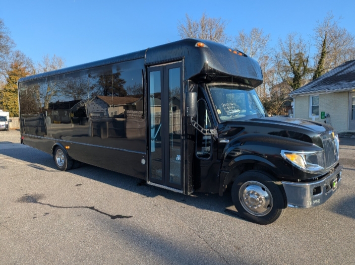 2014 International 3000 Limo Bus