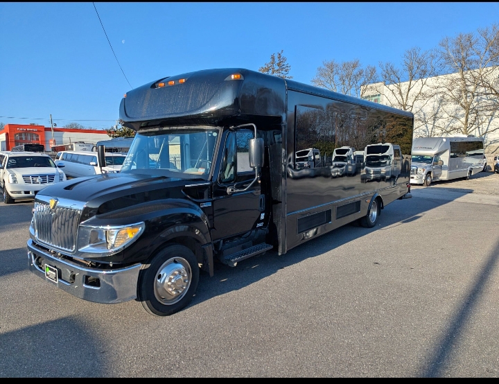 2014 International 3000 Limo Bus