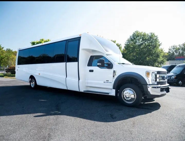 2019 Ford F-550 Limo Bus