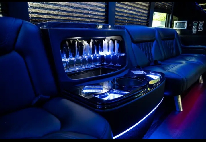 2019 Ford F-550 Limo Bus