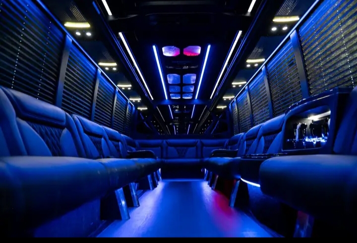 2019 Ford F-550 Limo Bus