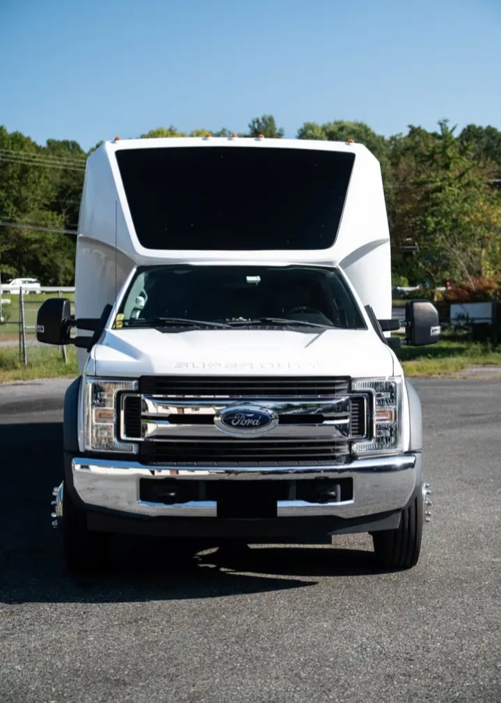 2019 Ford F-550 Limo Bus