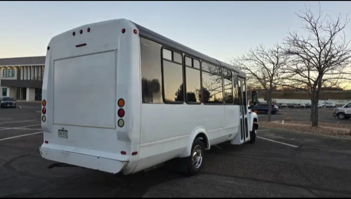 2004 Chevrolet C5500 Party Bus