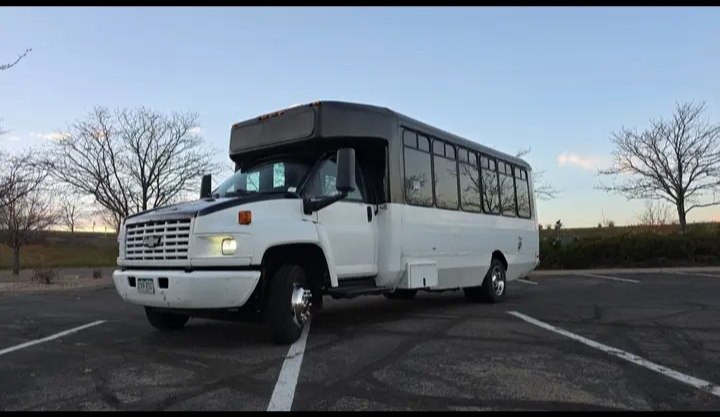 2004 Chevrolet C5500 Party Bus