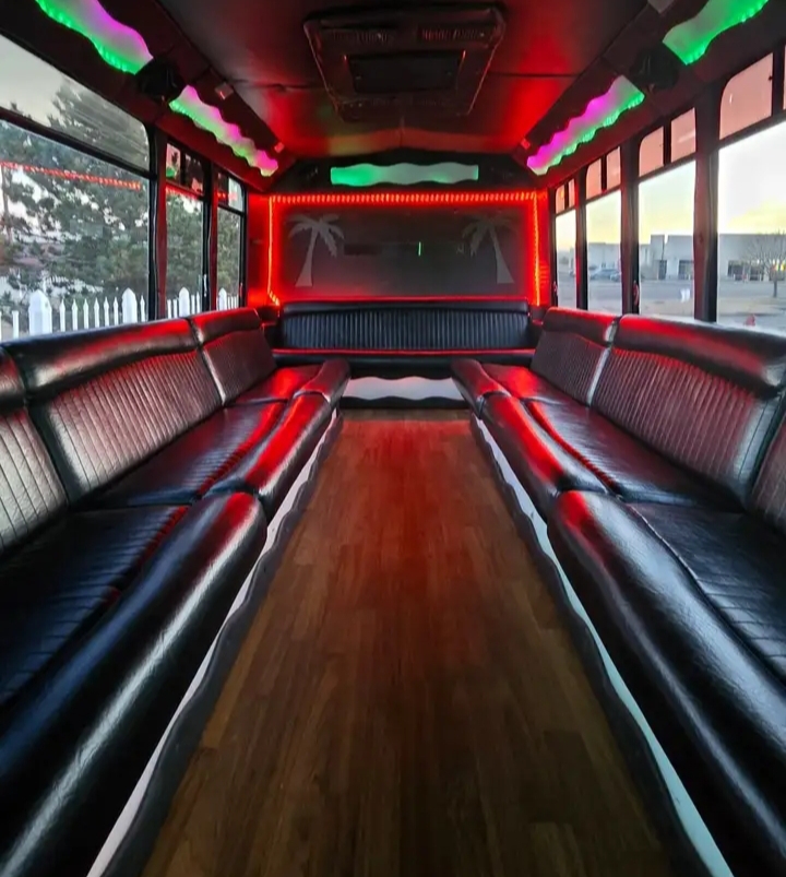 2004 Chevrolet C5500 Party Bus