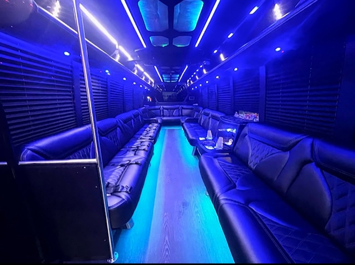 2018 Ford F-550 Limo Bus