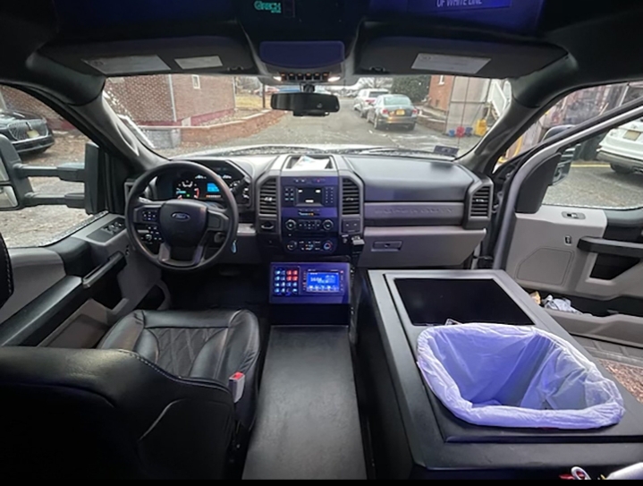 2018 Ford F-550 Limo Bus