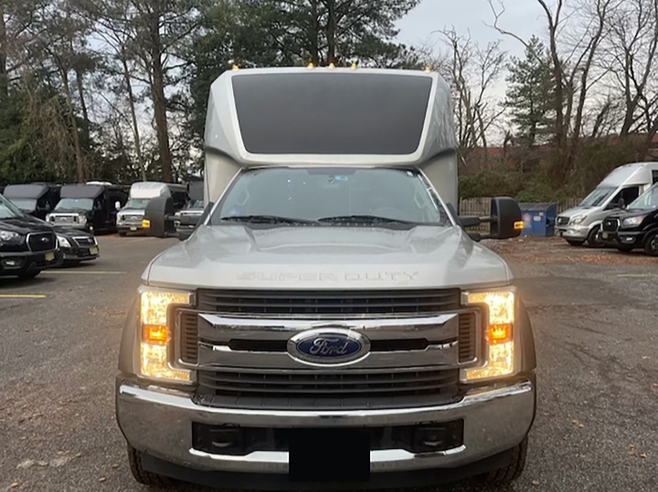 2018 Ford F-550 Limo Bus