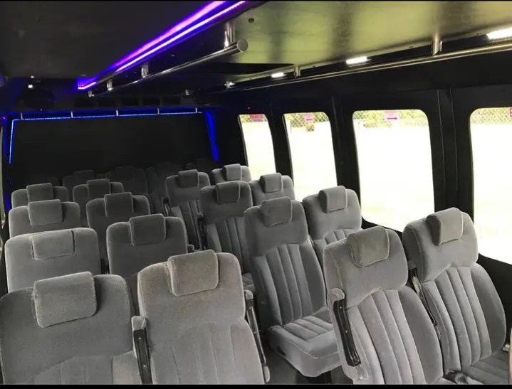 2014 Ford E-450 Shuttle Bus