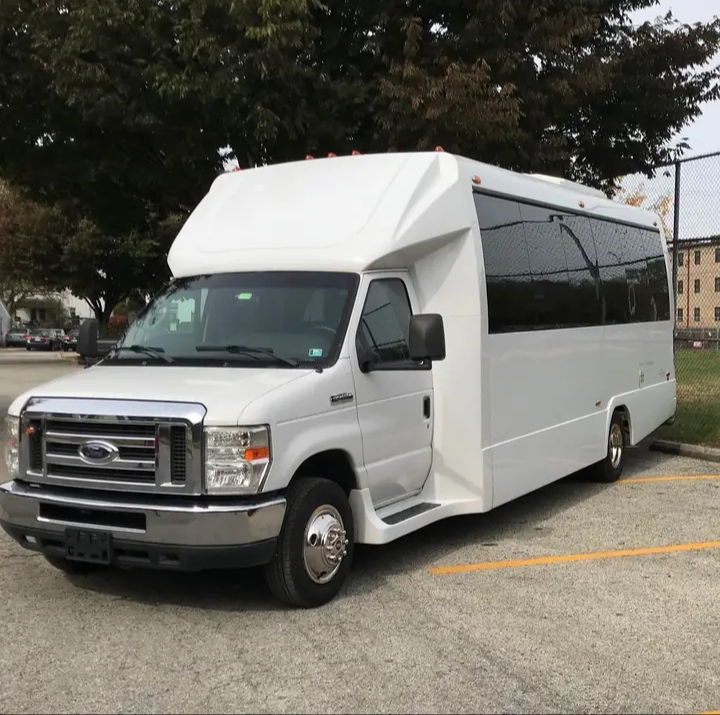 2014 Ford E-450 Shuttle Bus