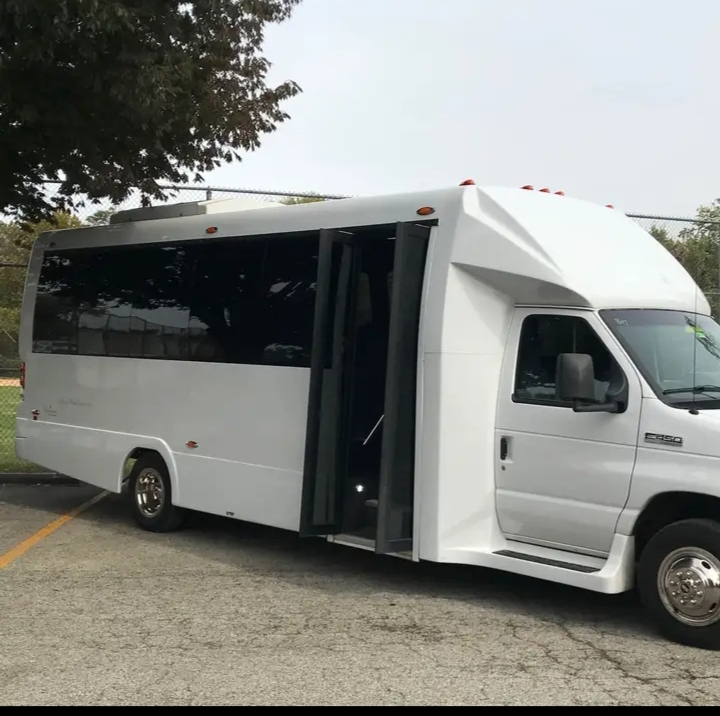 2014 Ford E-450 Shuttle Bus