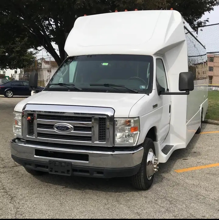 2014 Ford E-450 Shuttle Bus