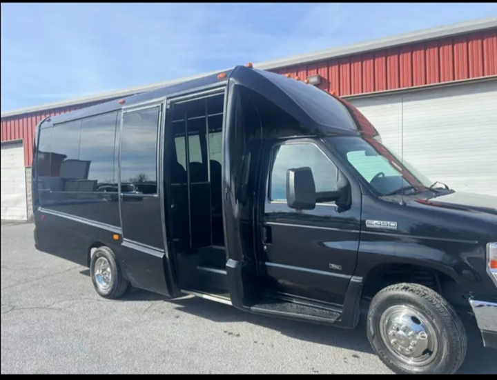 2019 Ford E-450 Shuttle Bus