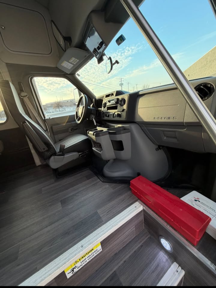 2023 Ford E-450 Starcraft Allstar Shuttle Bus