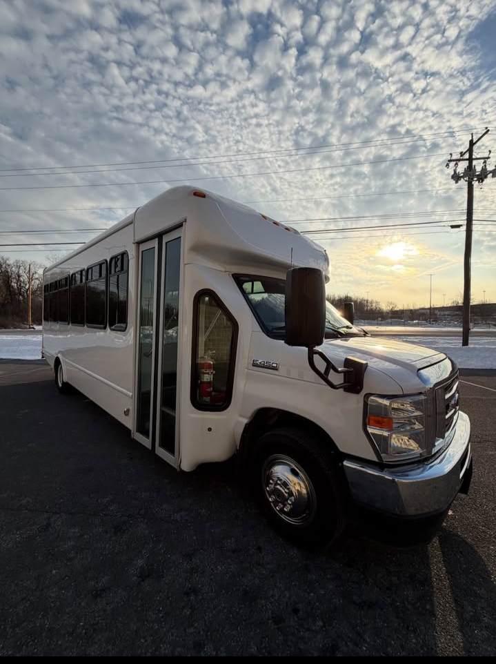 2023 Ford E-450 Starcraft Allstar Shuttle Bus