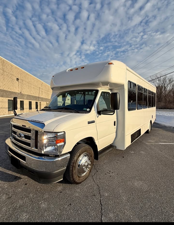2023 Ford E-450 Starcraft Allstar Shuttle Bus