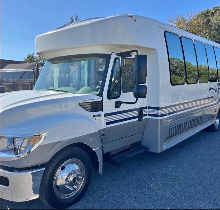 2014 International Turtle Top Shuttle Bus