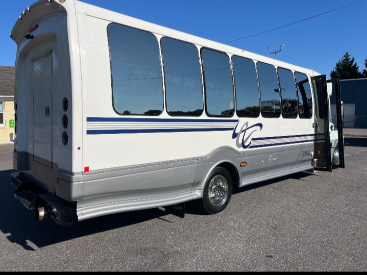 2014 International Turtle Top Shuttle Bus