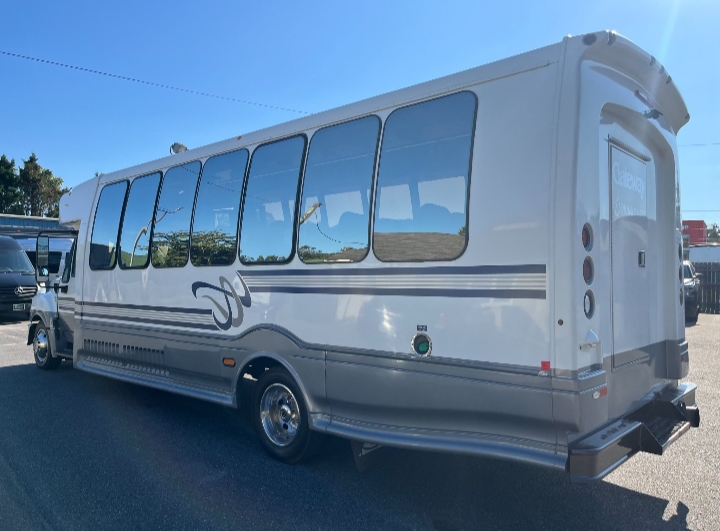 2014 International Turtle Top Shuttle Bus
