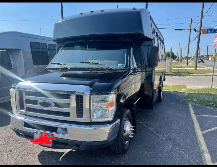 2013 Ford E-450  Party Bus