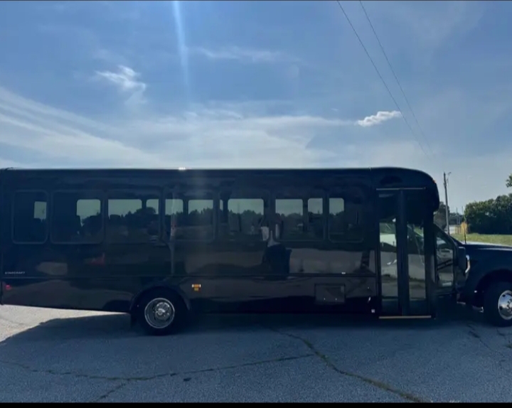 2023 Ford F-550 Shuttle Bus