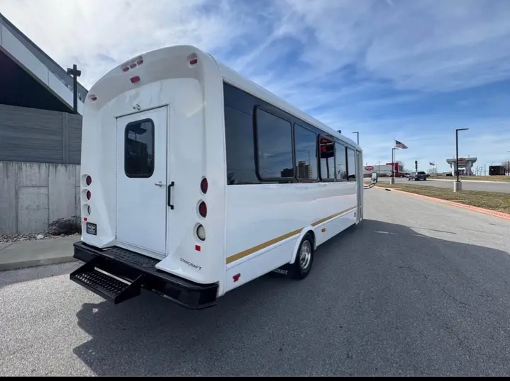 2015 Ford E-450 Shuttle Bus