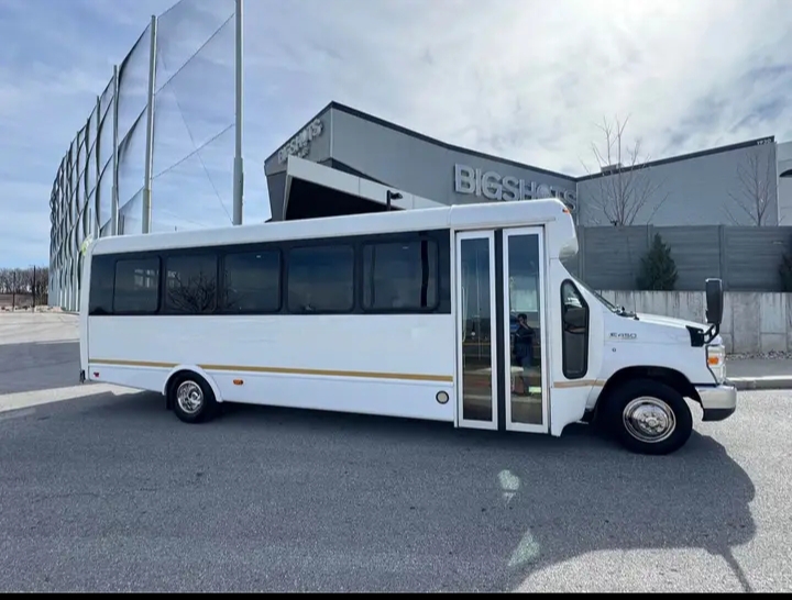 2015 Ford E-450 Shuttle Bus