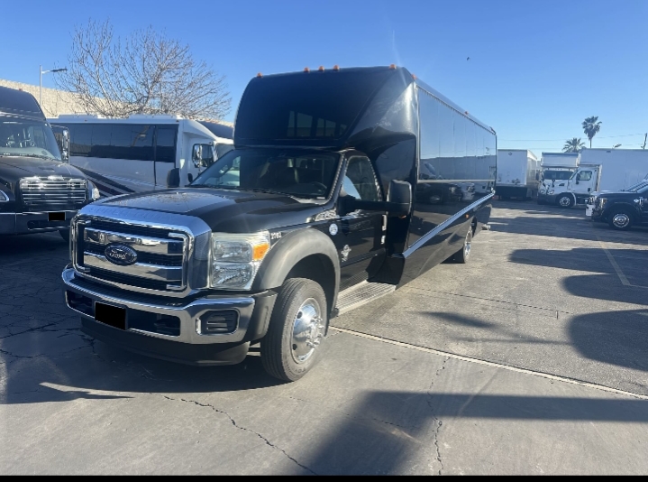 2006 Ford F-550 Shuttle Bus