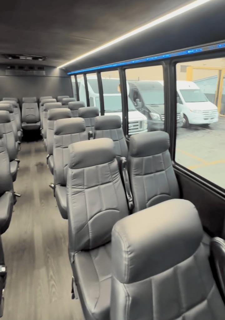 2006 Ford F-550 Shuttle Bus