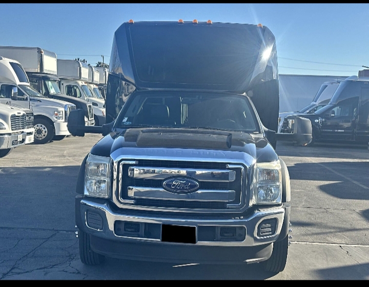 2006 Ford F-550 Shuttle Bus