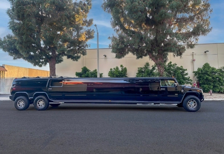 2004 Hummer H2 Limousine