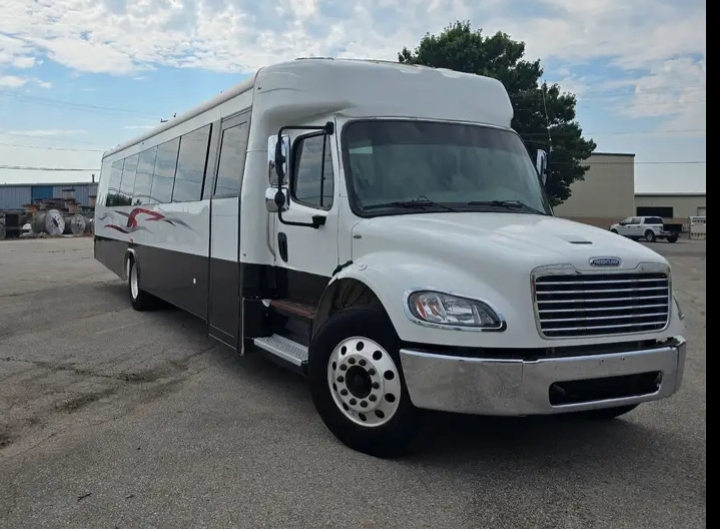 2007 International 3200 Shuttle Bus