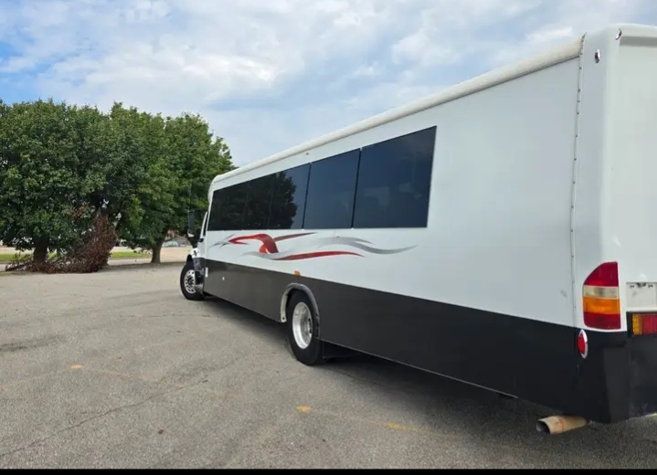 2007 International 3200 Shuttle Bus
