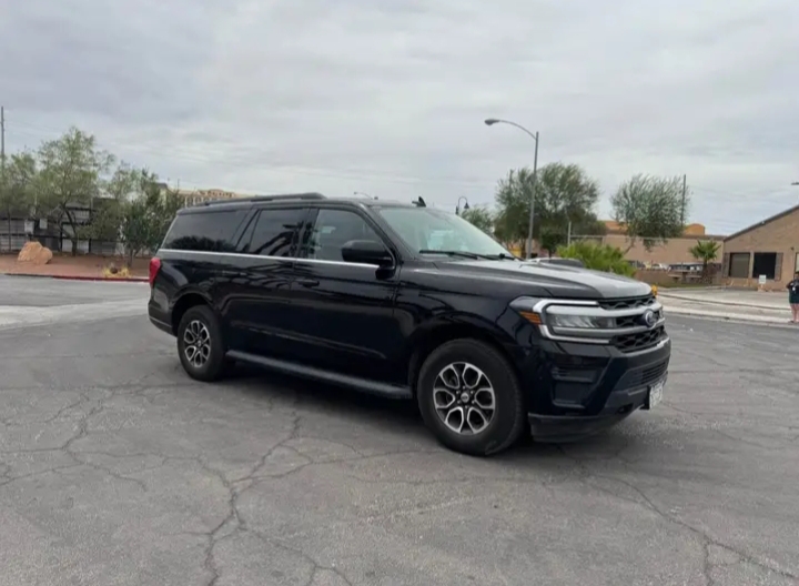 2022 Ford Expedition Max XLT SUV