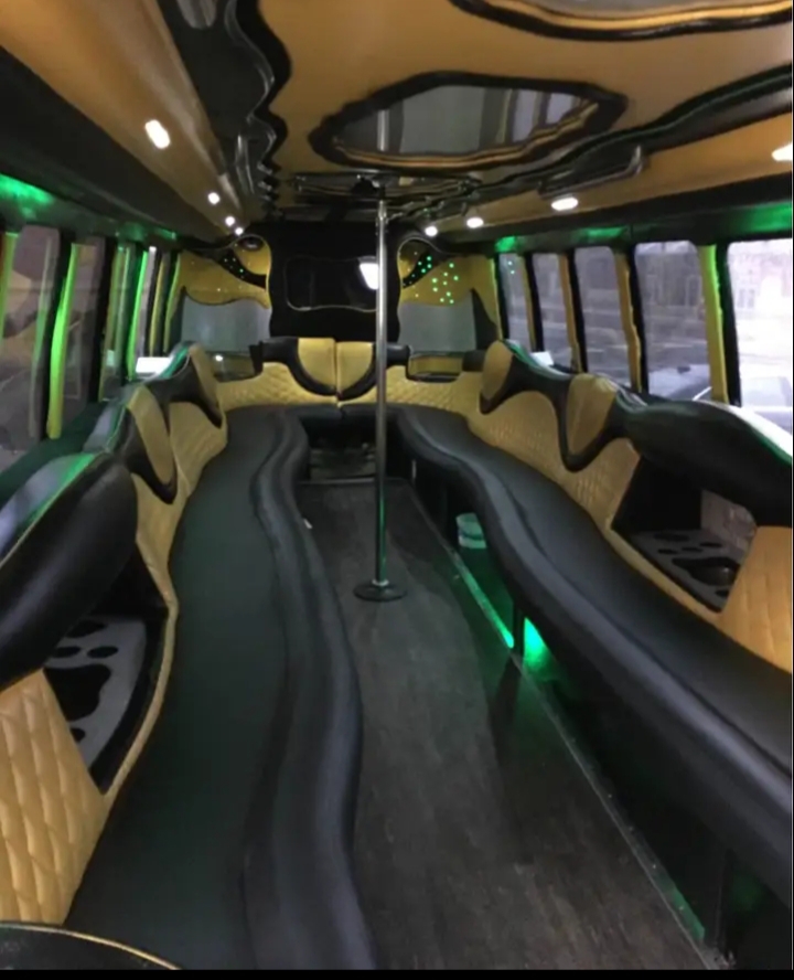 2004 International Dt466 Party Bus