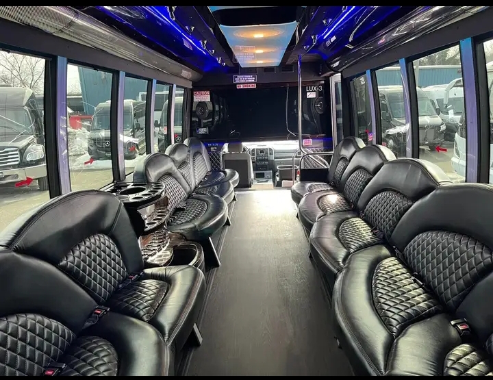 2017 Ford F-550 Limo Bus