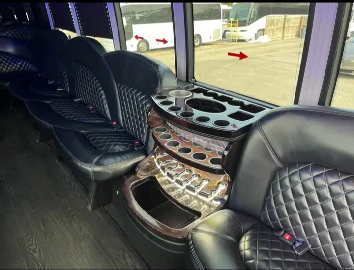 2017 Ford F-550 Limo Bus