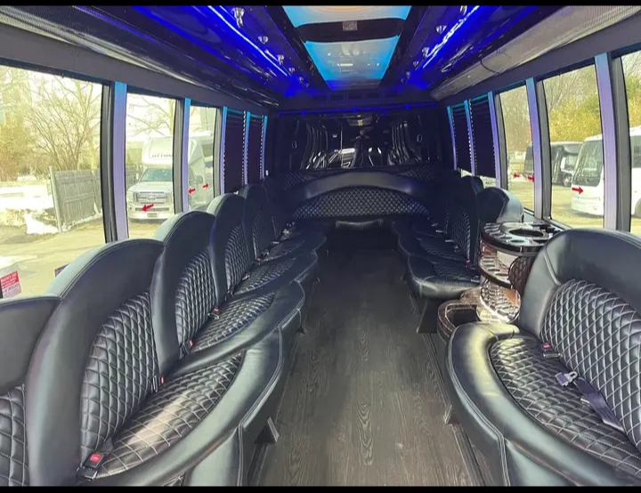 2017 Ford F-550 Limo Bus