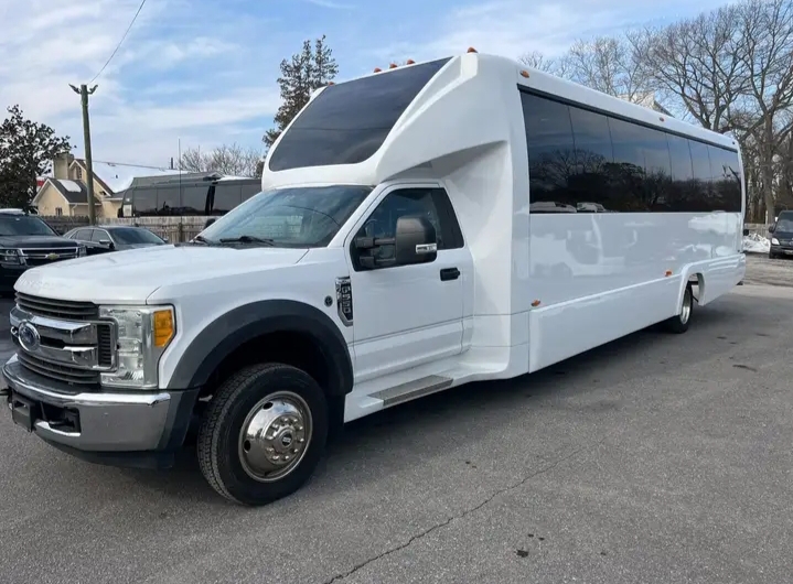 2017 Ford F-550 Limo Bus