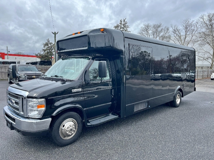 2018 Ford E-450 Limo Bus
