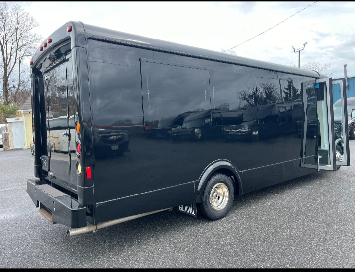 2018 Ford E-450 Limo Bus
