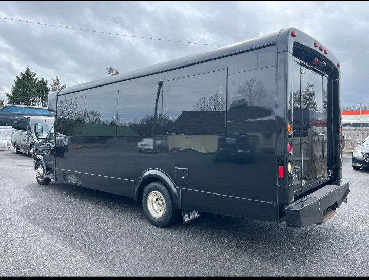 2018 Ford E-450 Limo Bus