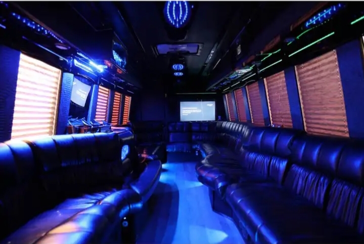 2014 GMC C5500 Limo Bus